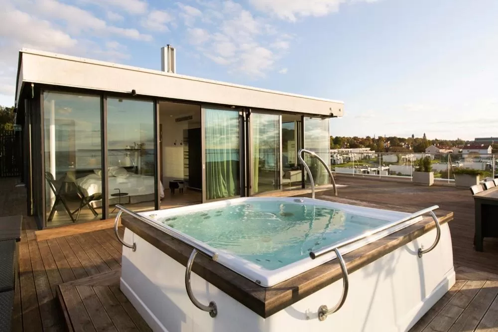 Svit Master NOVI Resort Visby med Jacuzzi på Terrassen